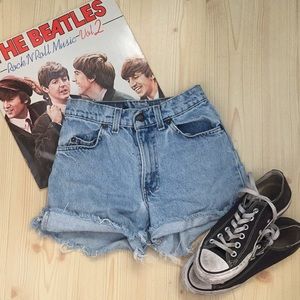 VINTAGE LEVI JEAN CUT-OFFS